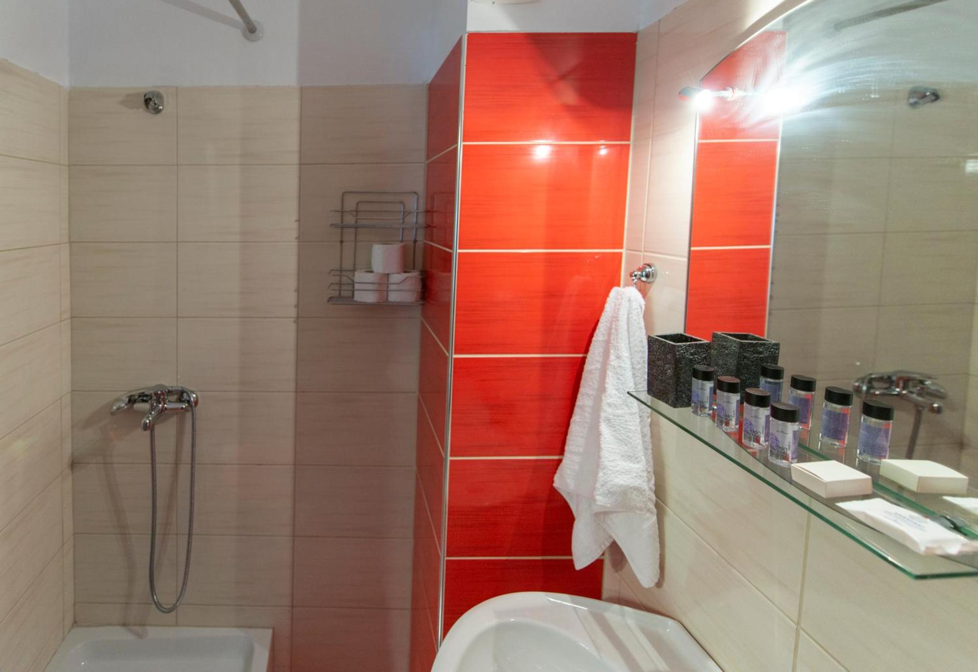 Central & Riverfront Room 1 Едеса Екстер'єр фото